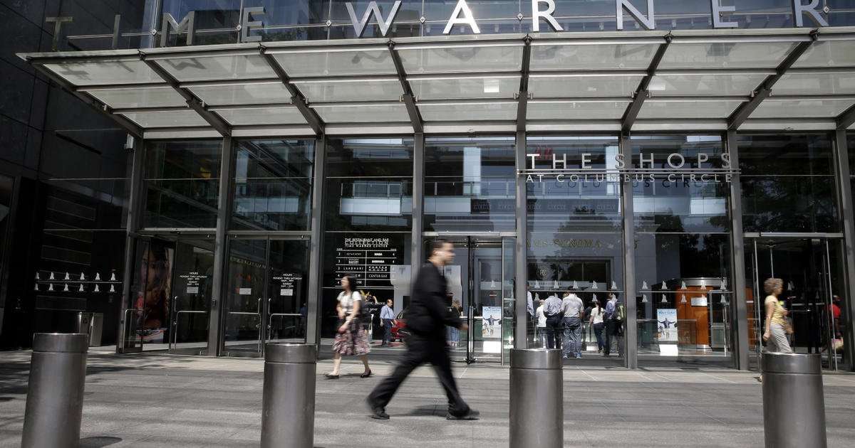 image for Time Warner Center, building that houses CNN's NYC headquarters, partially evacuated