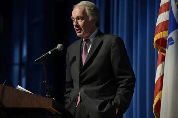 image for US Sen. Ed Markey says mobile carriers' alleged throttling practices highlight need for 'net neutrality'