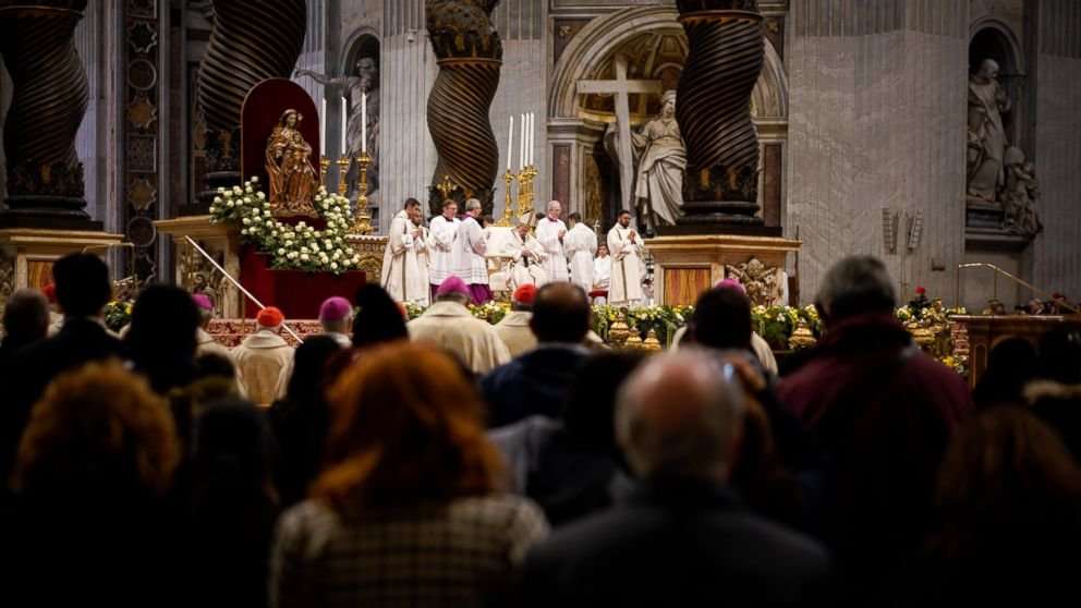 image for Pope decries that 'wealthy few' feast on what belongs to all