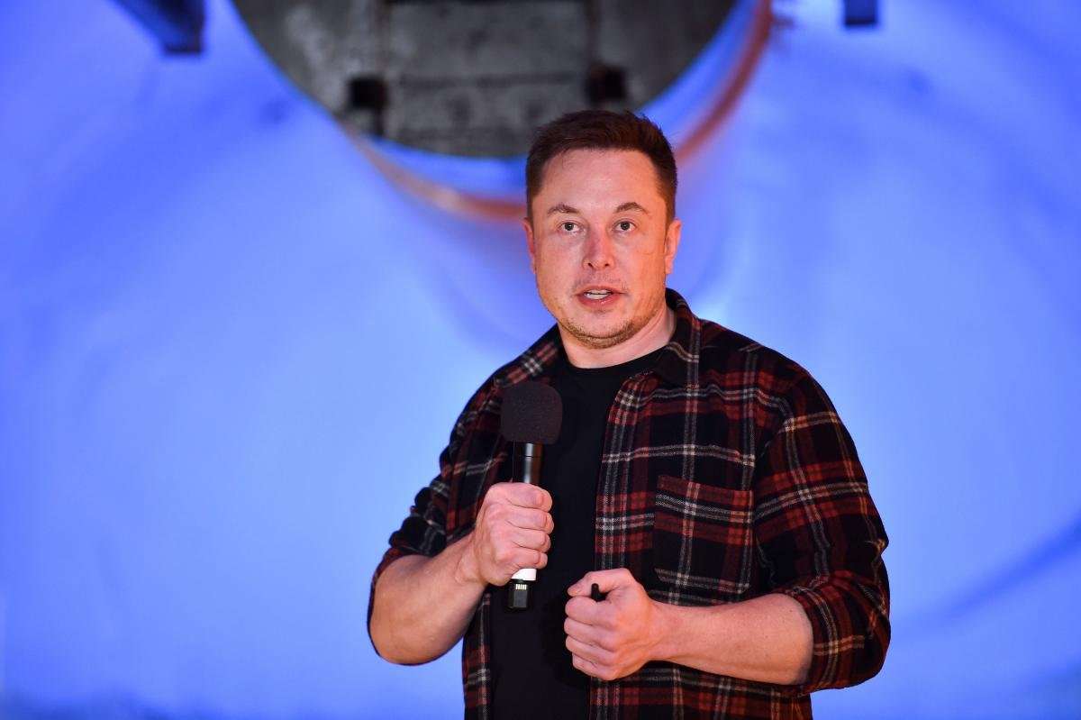 image for Elon Musk says Tesla to pay customers for missed tax credits