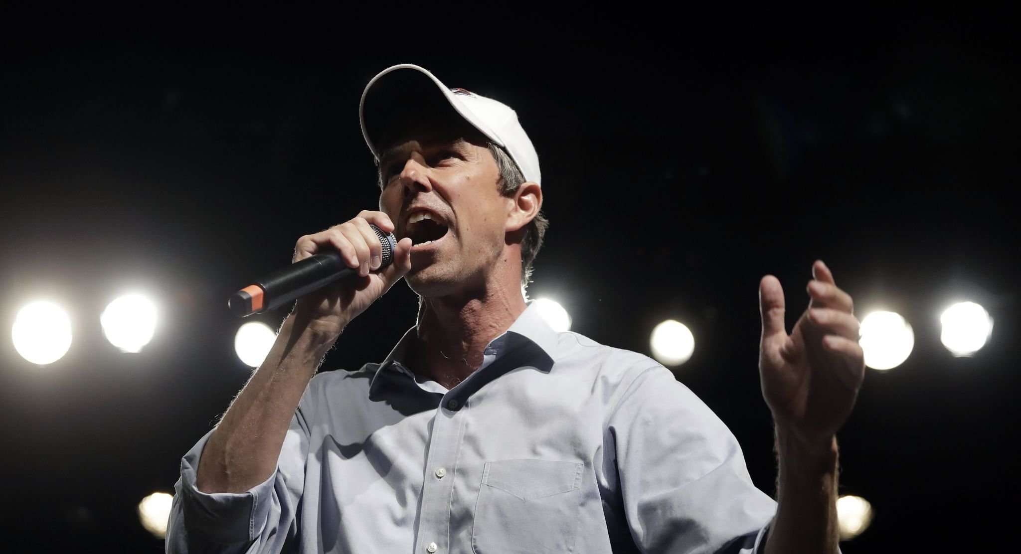 image for Beto O'Rourke seeks help after ICE leaves 200 migrants at El Paso bus station