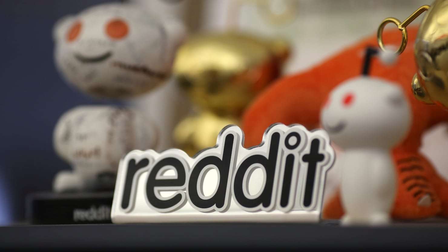 image for Reddit Bans Gory Subreddits After New Zealand Shooting