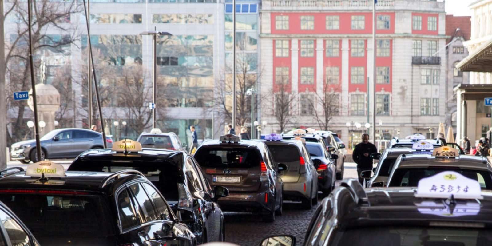 image for Oslo to become first city with wireless charging infrastructure for electric taxis