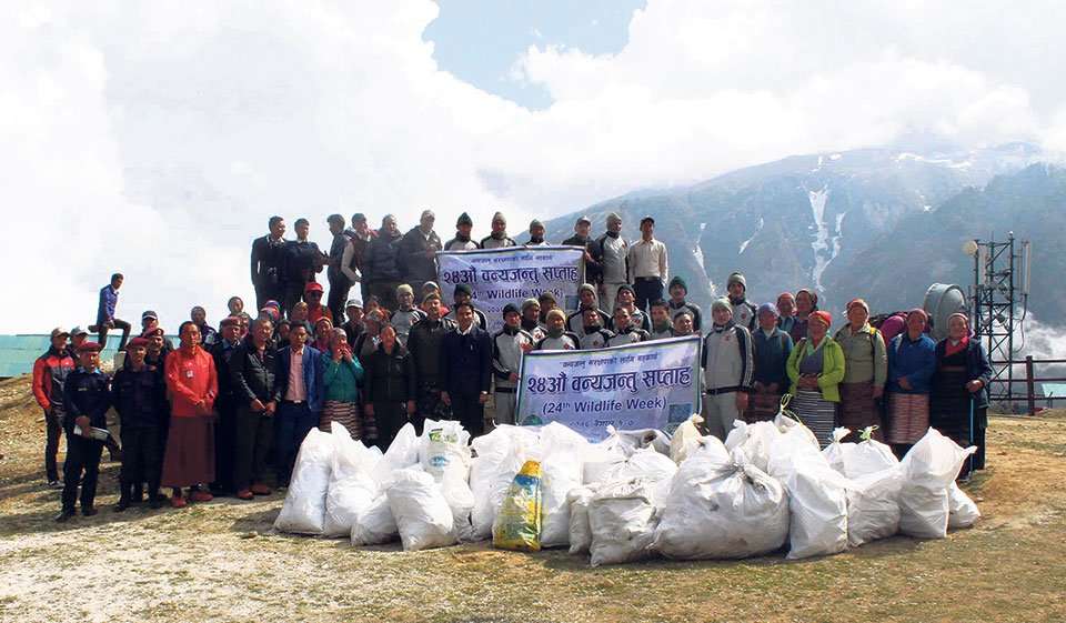 image for Army removes two tons of waste from Everest