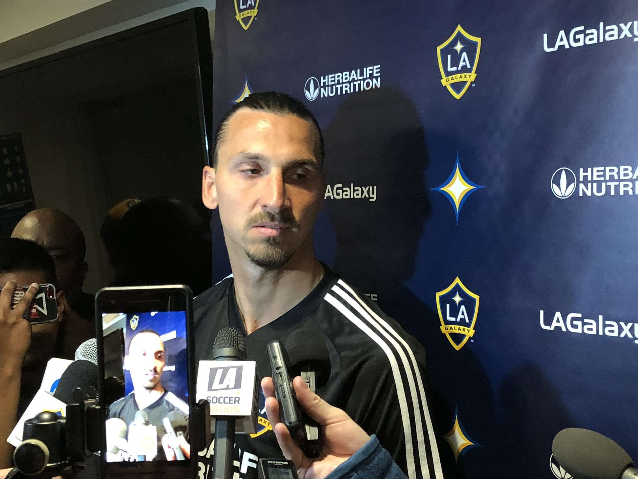 image for Greg Beacham auf Twitter: "Zlatan after criticizing the VAR decision on Houston’s goal in the Galaxy’s 2-1 win: “Maybe the MLS will punish me, but I am the MLS, so don’t worry about it.”… https://t.co