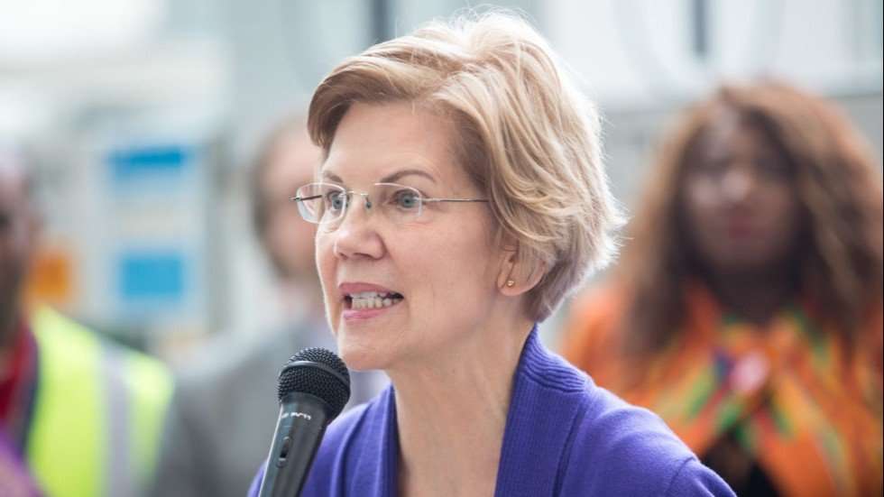 image for Warren calls for House to begin impeachment proceedings