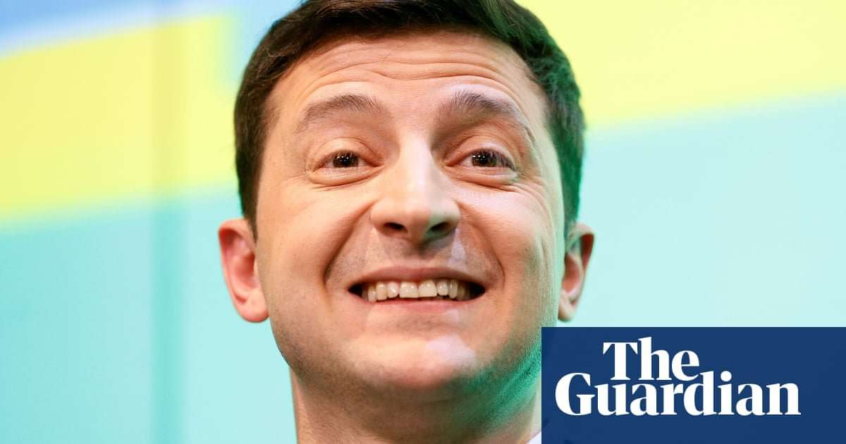 image for Ukraine president offers Russians citizenship in snub to Putin