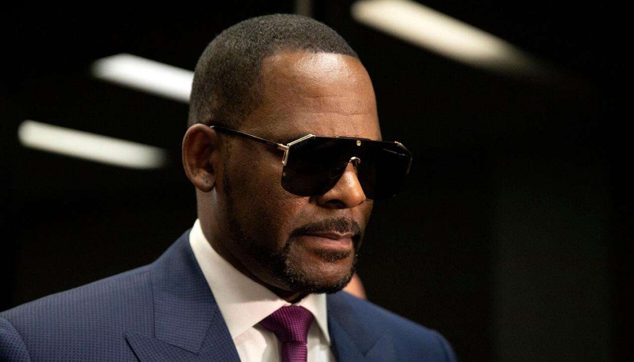 image for R Kelly claims he can't read, says he couldn't properly defend himself in sex abuse case