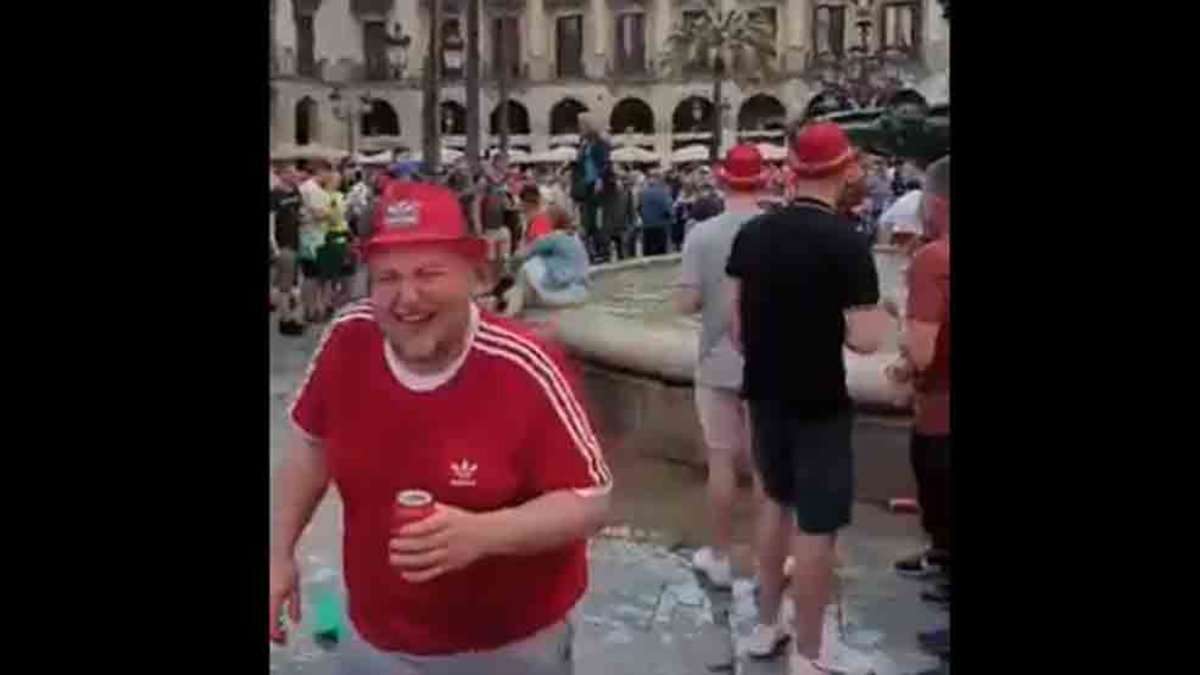 image for ¡Los hooligans del Liverpool tiran a un turista a una fuente!