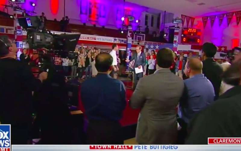 image for Pete Buttigieg Slams Tucker Carlson, Laura Ingraham on Fox News, Gets Standing Ovation at End of Town Hall