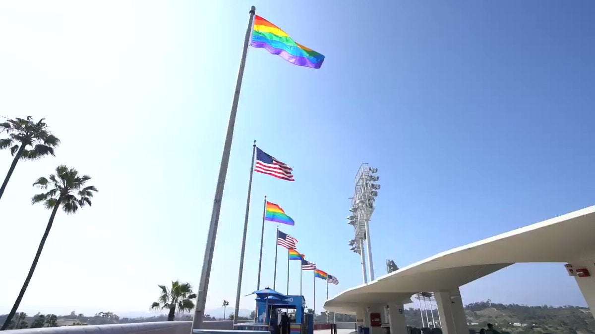 image for Los Angeles Dodgers auf Twitter: "For the first time ever at Dodger Stadium, the LGBT flag flies alongside the American flags. #LGBTNight… "