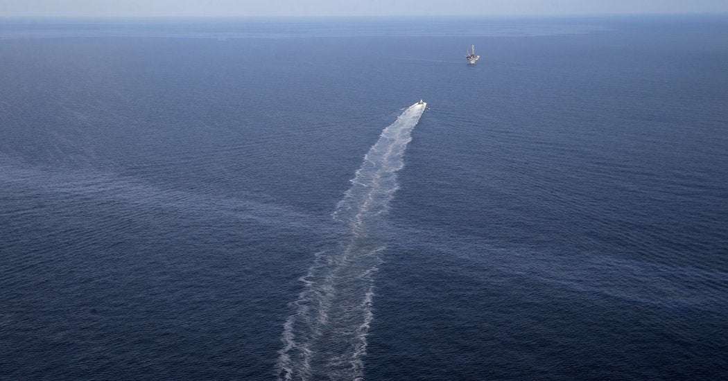 image for New Estimate for an Oil Leak: A Thousand Times Worse Than Rig Owner Says