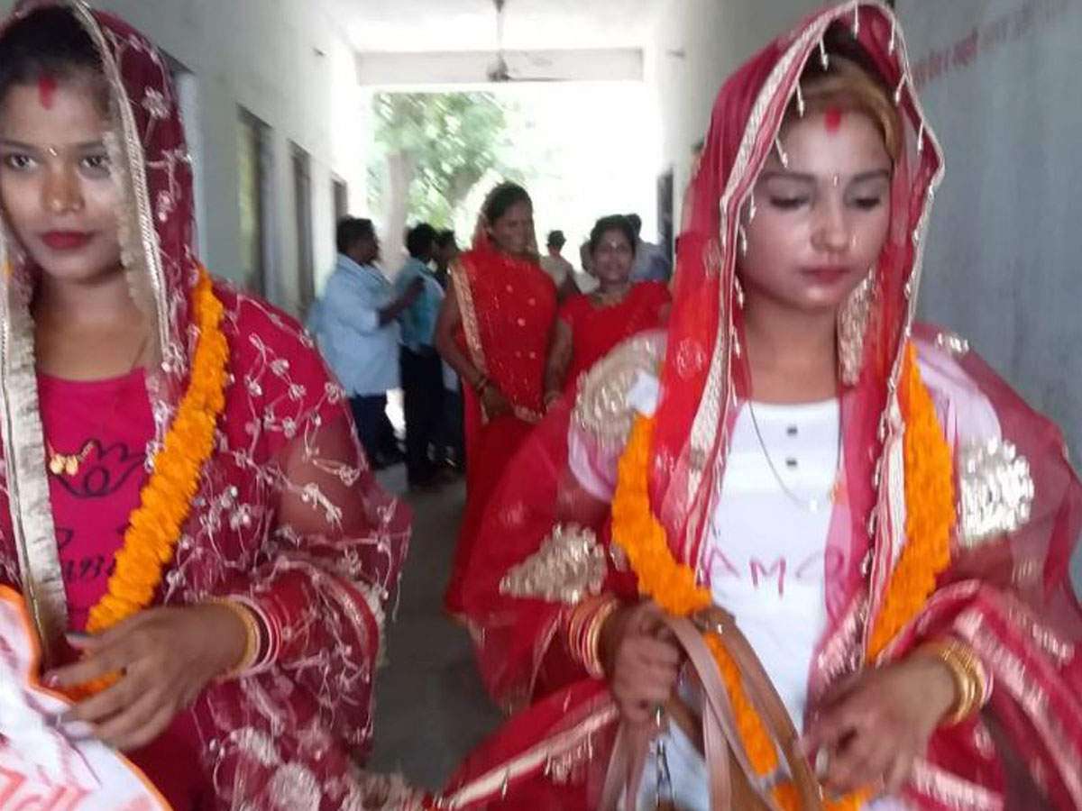 image for Two girls exchange garlands, apply vermilion at Varanasi temple