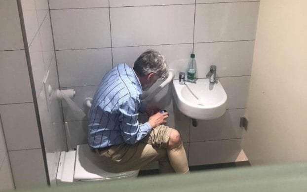 image for Chess grandmaster accused of cheating after using phone on toilet during tournament