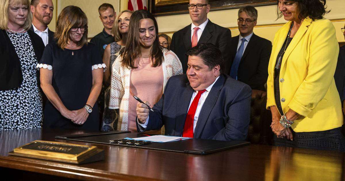image for Pritzker signs new law raising teacher pay minimum to $40,000