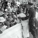image for Hitler reacts to a kiss from an excited American women at the 1936 Olympic Games (1400 x 976)