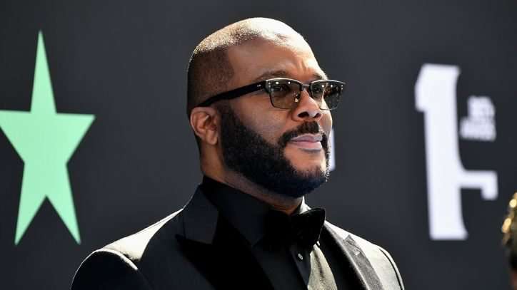 image for Tyler Perry uses his private plane to deliver supplies to the Bahamas