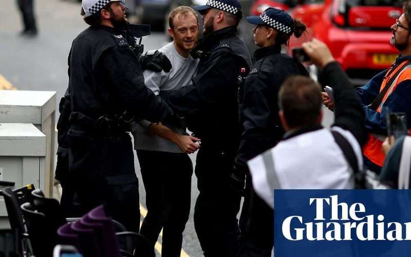 image for London police arrest Extinction Rebellion activists before protest