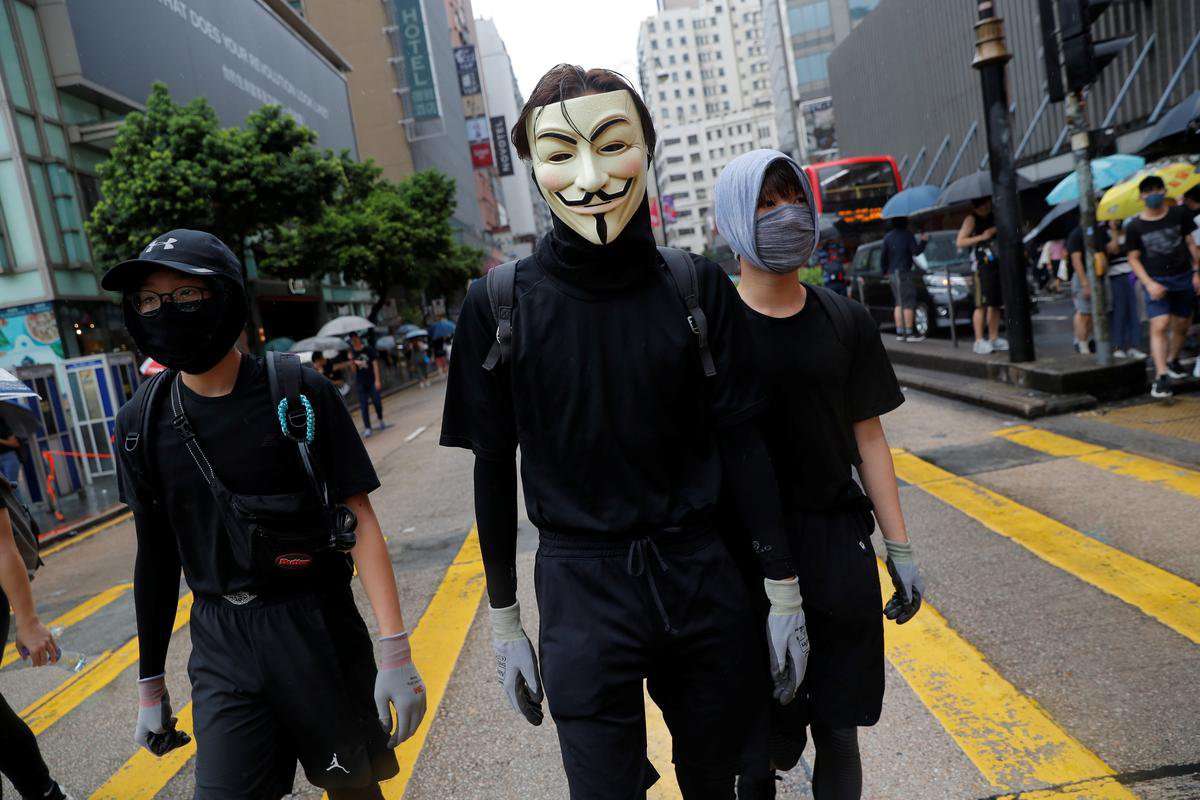 image for Chinese soldiers in Hong Kong warn protesters as emergency rules fail to quell unrest