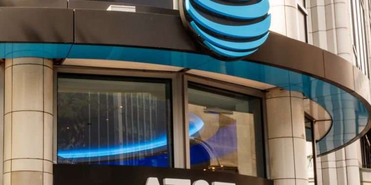 image for AT&T loses another 1.3 million TV customers as DirecTV freefall continues