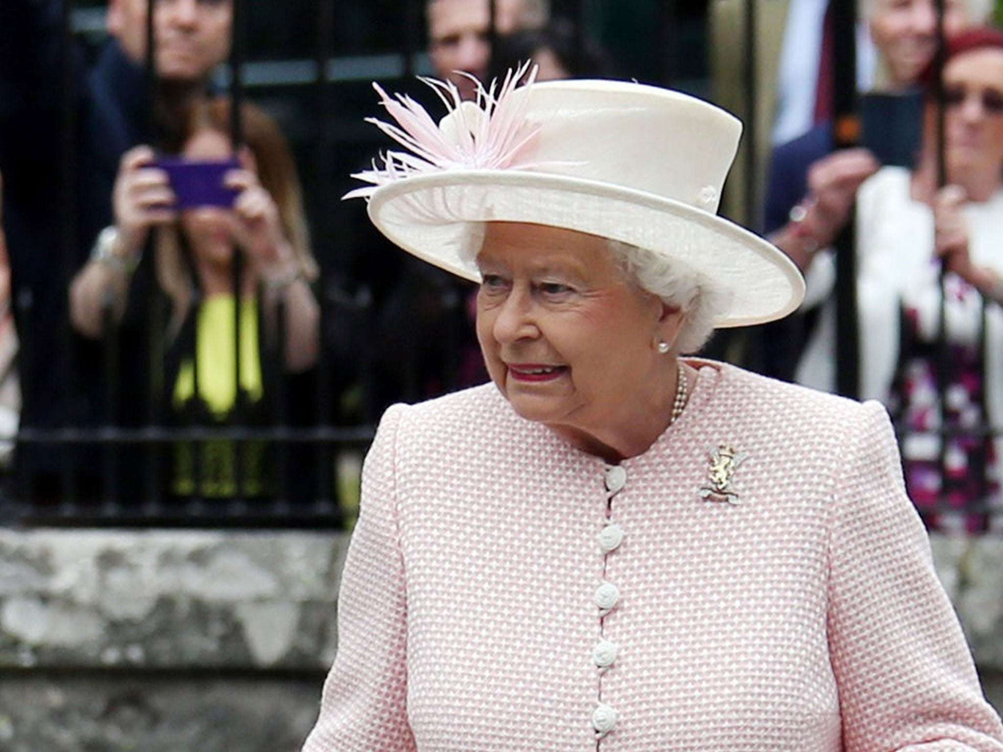 image for Queen's birthday: The answer she gave to tourists asking if she knew the Queen