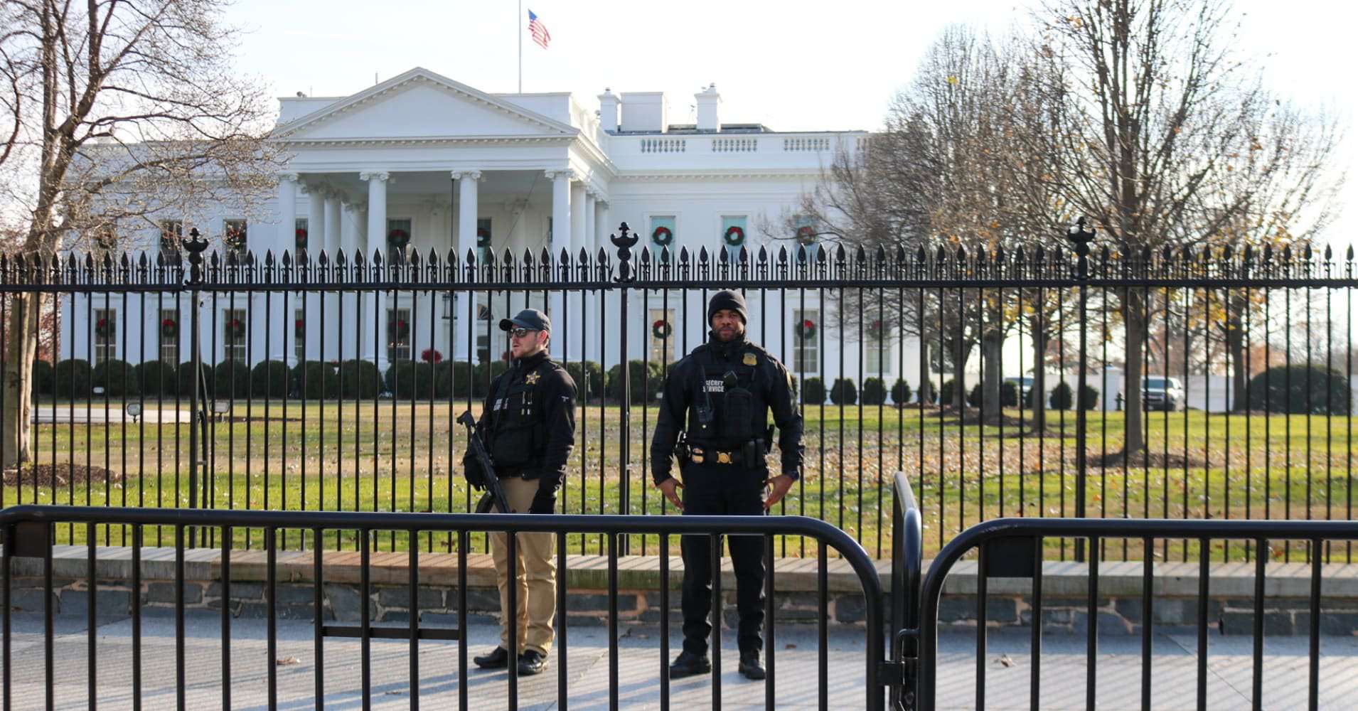 image for White House lifts lockdown after airspace violation was reported