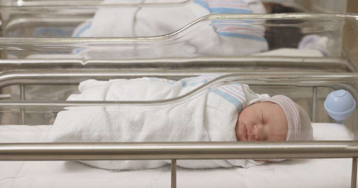 image for U.S. birth rate falls for 4th year in a row