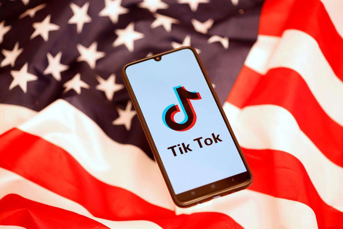 image for U.S. Navy bans TikTok from government-issued mobile devices