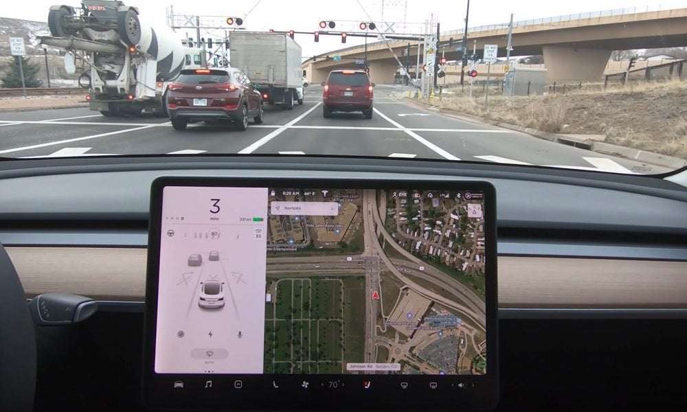 image for Teslaâs Neural Net can now identify red and green traffic lights, garbage cans, and detailed road markings