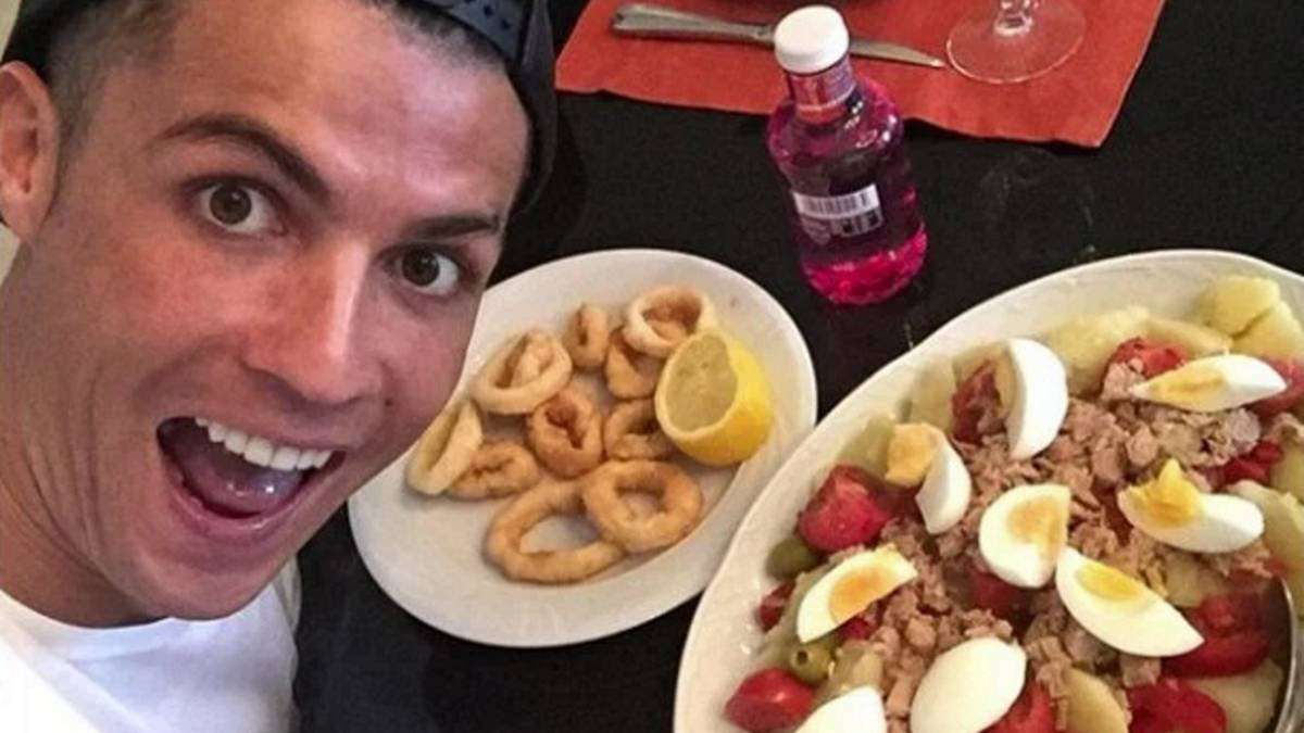 image for Cristiano Ronaldo's daily routine: five naps, eats six times...