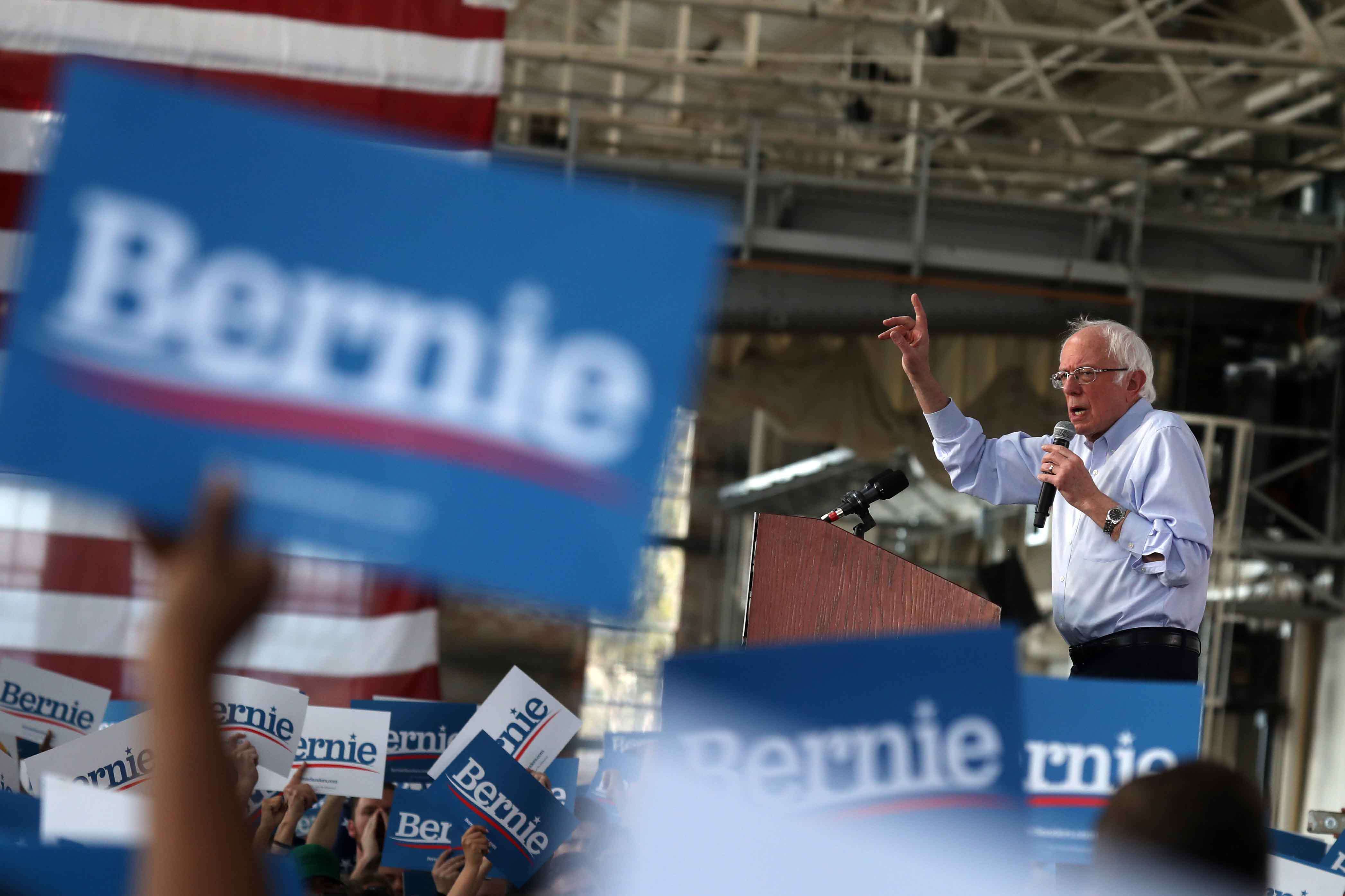 image for Major Latino group backs Sanders on eve of Nevada caucus