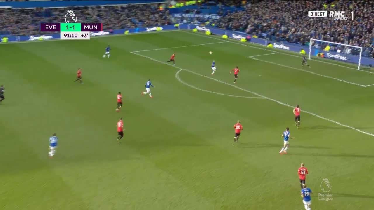 image for Everton 1-1 Manchester United: Calvert-Lewin goal ruled out for offside 90+2'