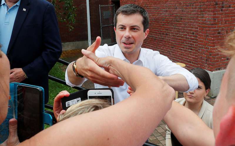 image for Pete Buttigieg drops out of the 2020 Democratic presidential primary ahead of Super Tuesday