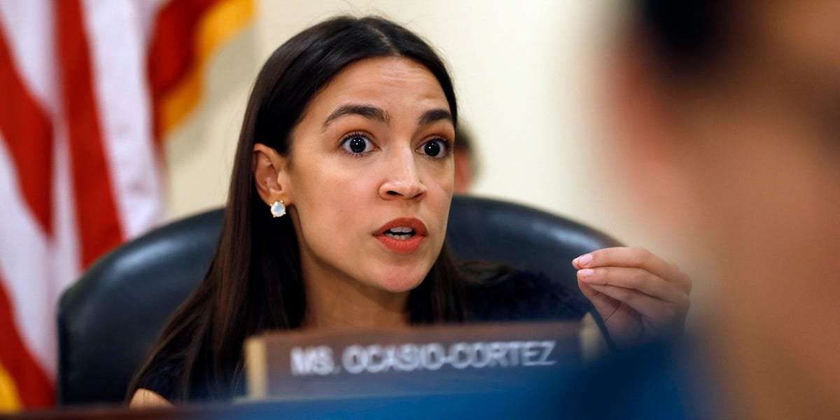 image for Alexandria Ocasio-Cortez demands the government distribute a universal basic income and implement ‚Medicare for all‘ to fight the coronavirus