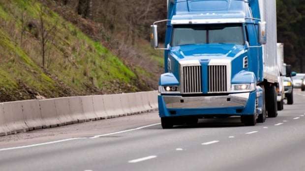 image for Economy would be 'greatly negatively impacted' if truckers asked to self-quarantine, industry group says