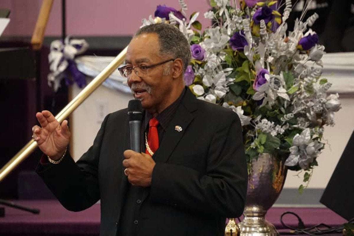 image for Virginia pastor who defiantly held church service dies of coronavirus