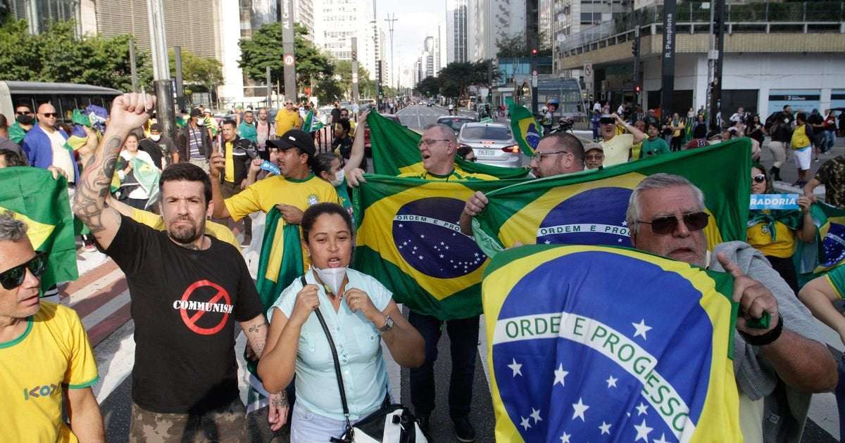 image for Brazil president still telling people to 'ignore lockdown' despite 6,000 coronavirus deaths