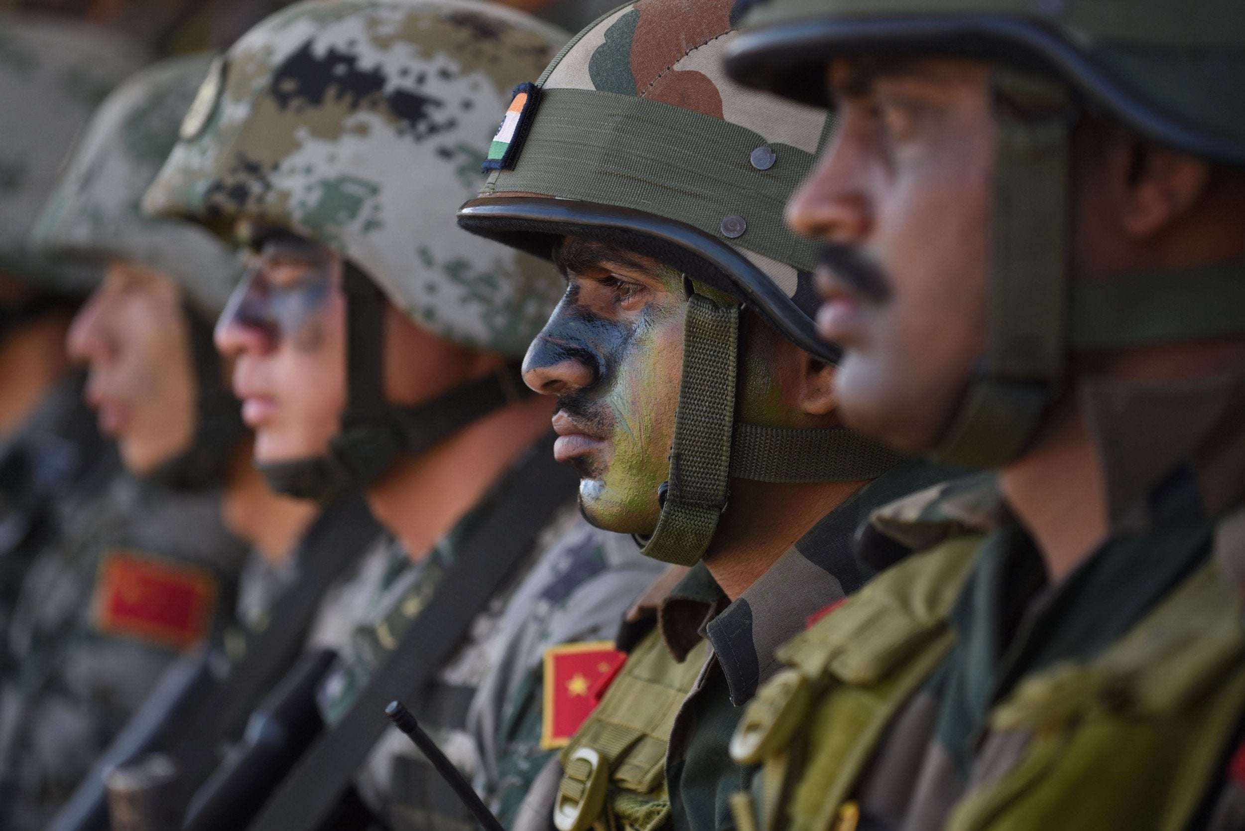image for Chinese, Indian Troops Engage in 150-Strong Border Brawl With Fistfights and Stone Throwing, Delhi Says