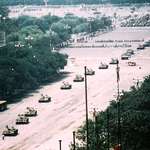 image for The full Tiananmen Square tank man picture is much more powerful than the cropped one
