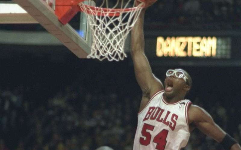 image for Horace Grant kept wearing goggles after eye surgery to make kids with glasses feel better