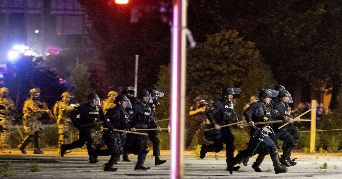image for One dead in Louisville after police and National Guard 'return fire' on crowd