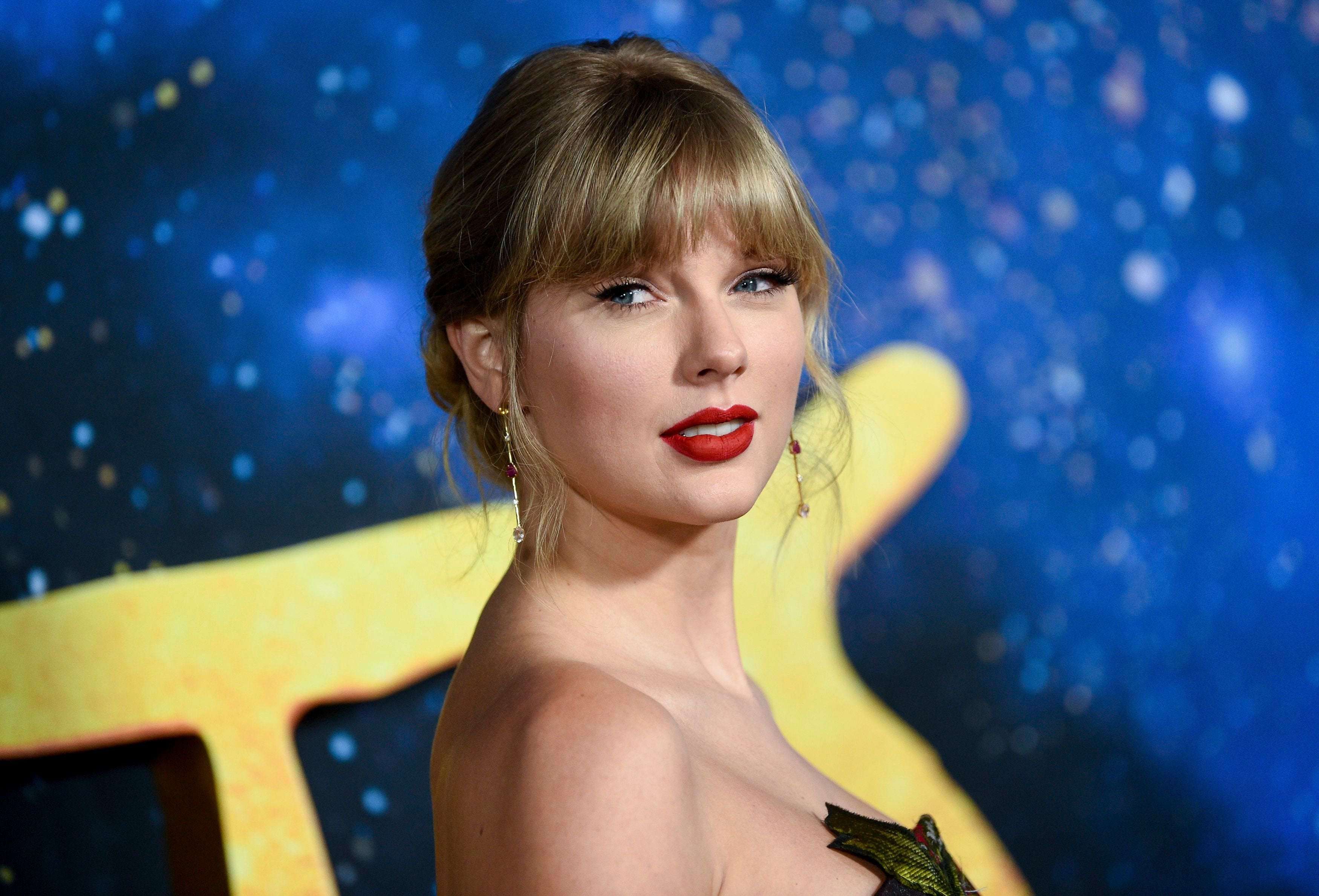 image for Taylor Swift Calls for Removal of Monuments That ‘Celebrate Racist Historical Figures’