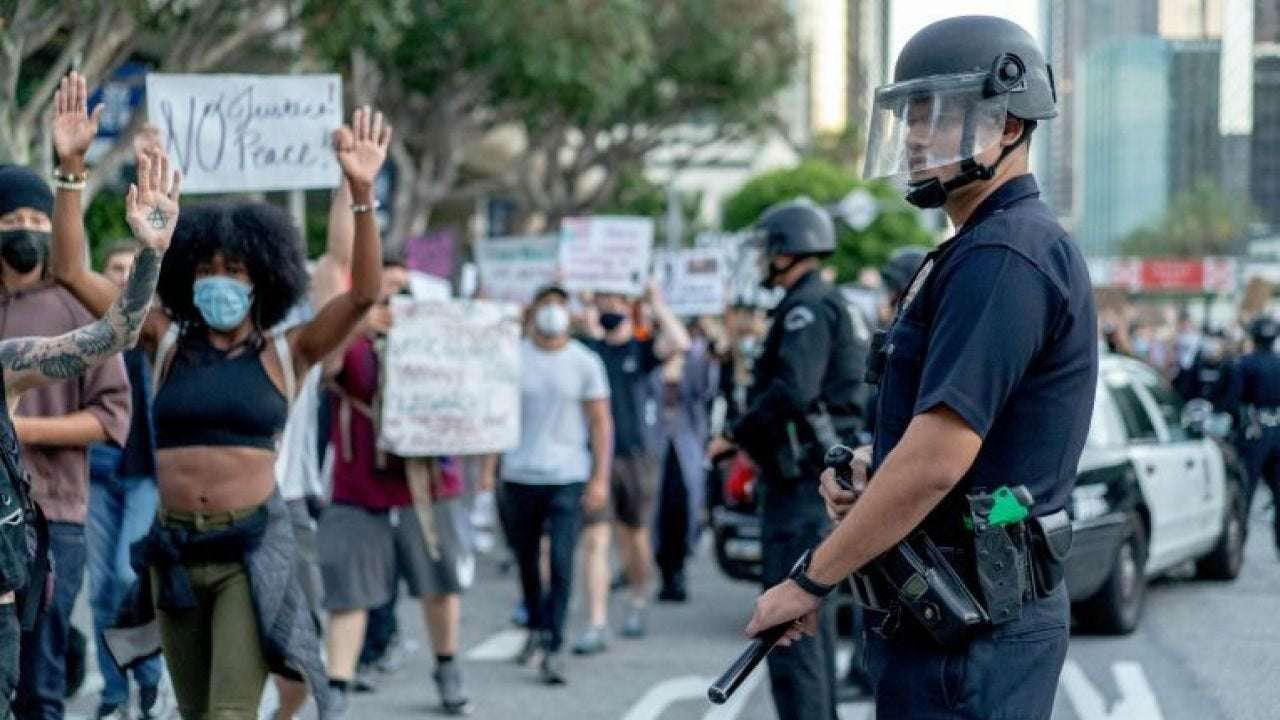image for LA City Council approves first step in replacing LAPD with community responders for non-violent calls