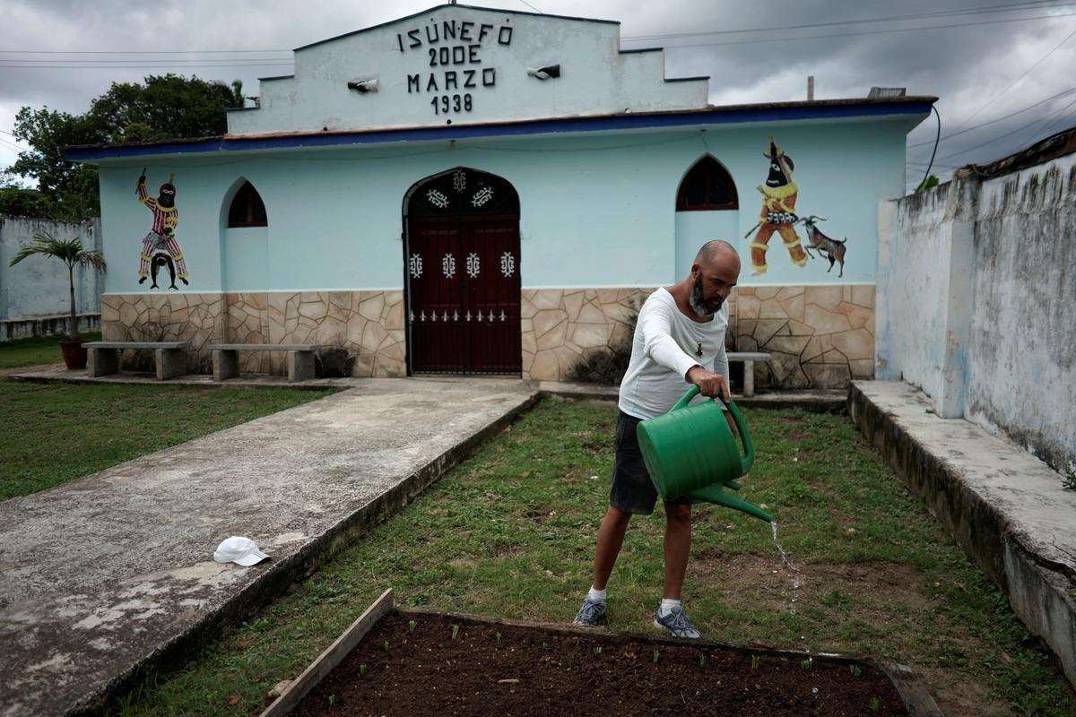 image for Facing crisis, Cuba calls on citizens to grow more of their own food