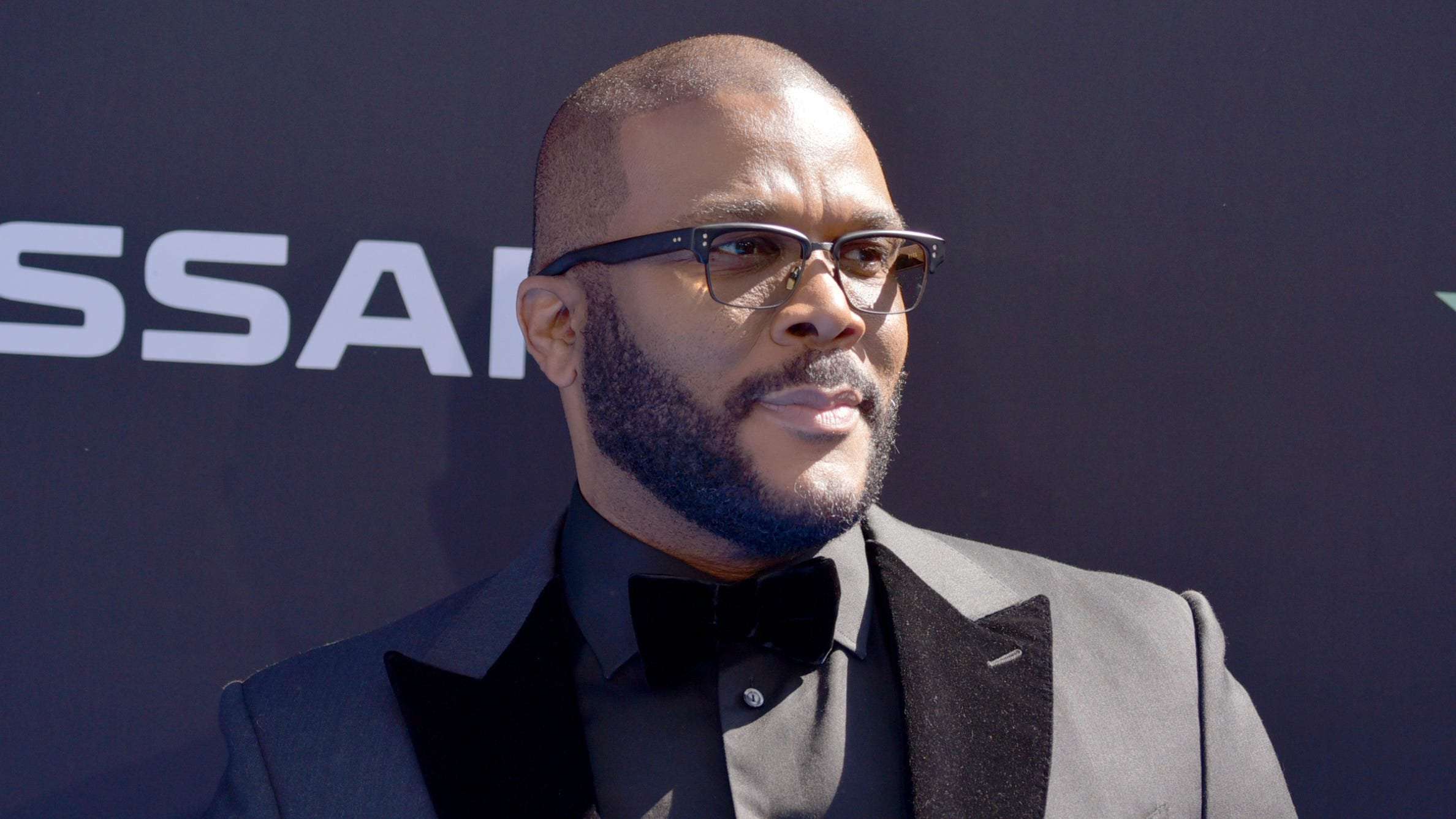 image for Tyler Perry to pay funeral expenses for girl shot in Atlanta