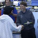 image for Bill Gates selling the first copy of Halo 3 at a Best Buy (2007)