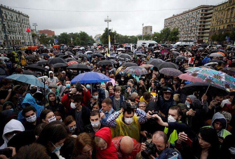 image for Hundreds protest in Moscow against reforms that may keep Putin in power