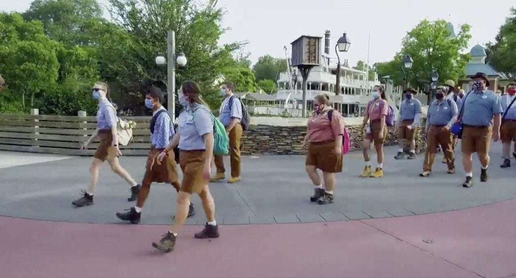 image for Disney World Closes Mask Loophole, Bans Eating And Drinking While Walking