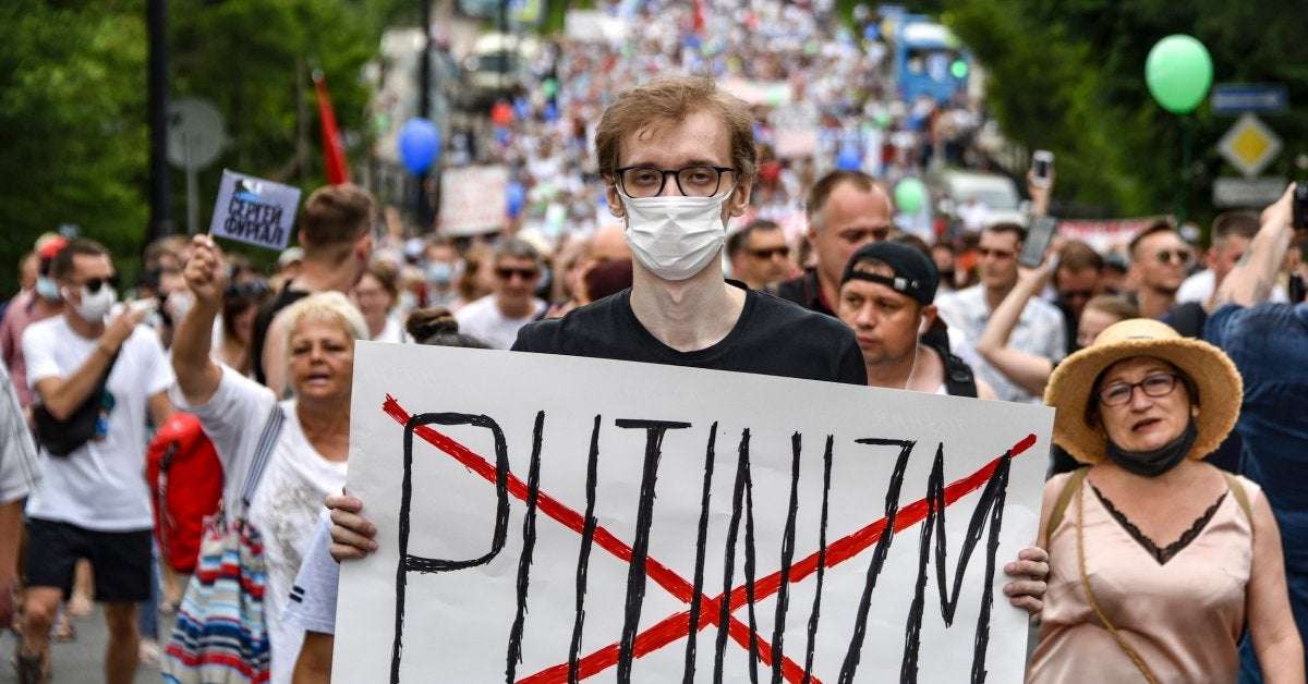 image for Tens of Thousands in Russia Challenge the Kremlin in Second Week of Protests