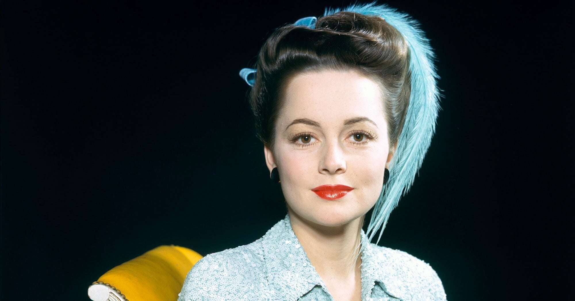 image for Gone With the Wind star Olivia de Havilland dies at 104